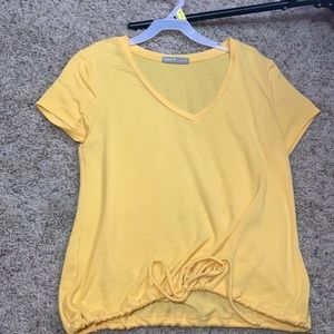 cute yellow top!